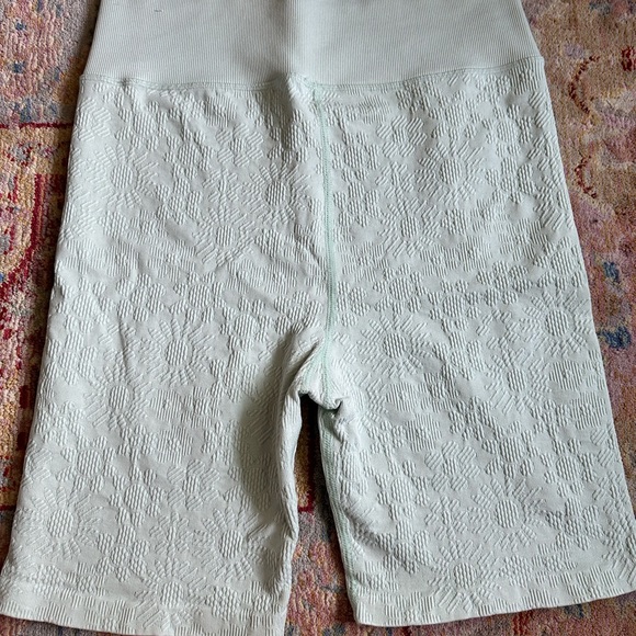 Aerie Offline Biker Shorts 7” - Picture 3 of 3